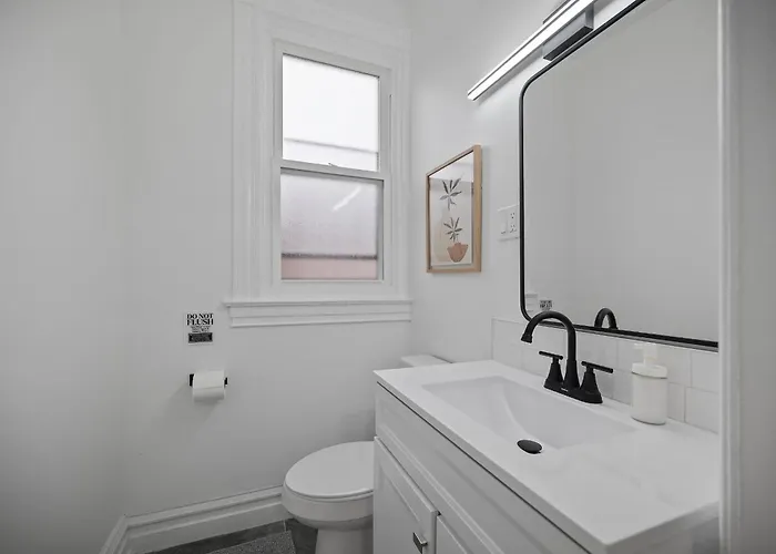Shadyside, !f Modern And Bright Private Bedroom With Shared Bathroom Homestay *