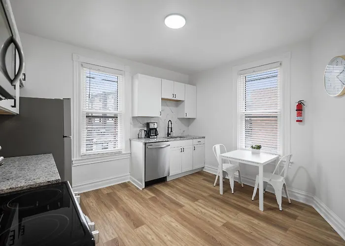 Homestay Shadyside, !f Modern And Bright Private Bedroom With Shared Bathroom *
